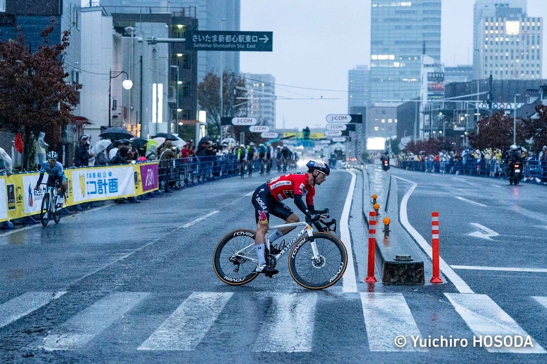 Primož Roglič v úniku na Saitama criterium