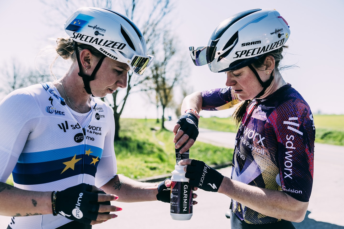Elisa Longo Borghini upsala a tak se na třetí místo v UCI dostala Lorena Wiebes