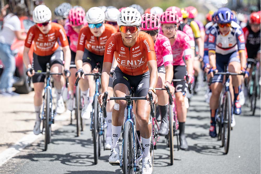 Ceylin Alvarado v čele pelotonu na Vueltě