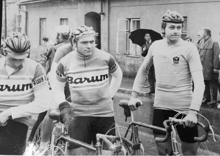 Uprostřed Zbyněk Ocásek, v té době jezdil za Brno