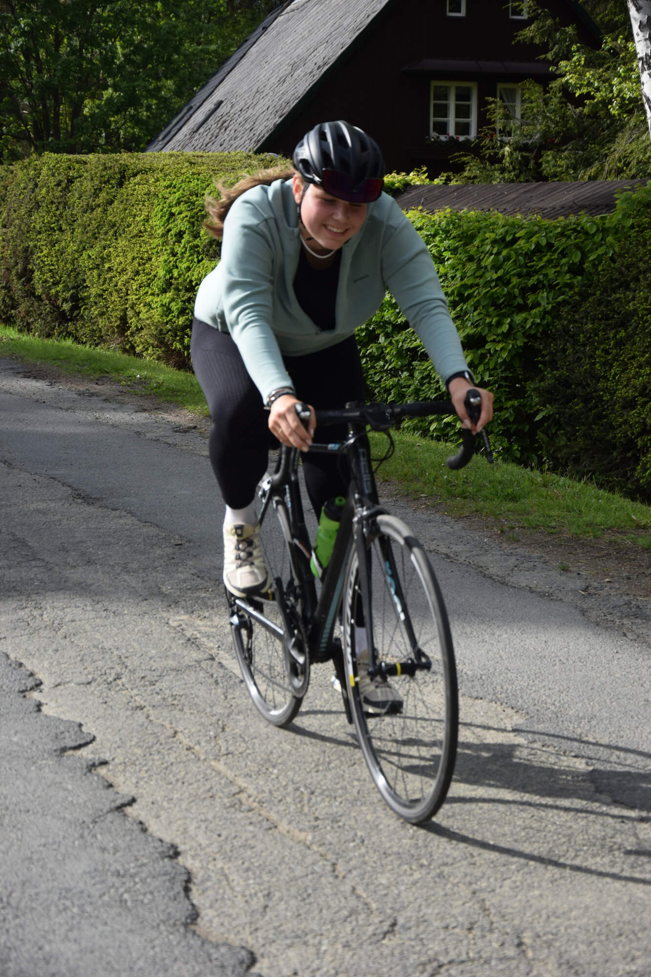 Nevzala si ani cyklistické oblečení