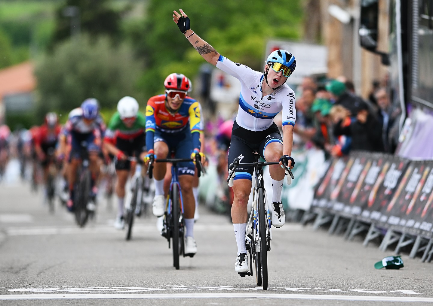 Lorena Wiebes klesla na 4.místo, na třetím ji nahradila Elisa Longo Borghini