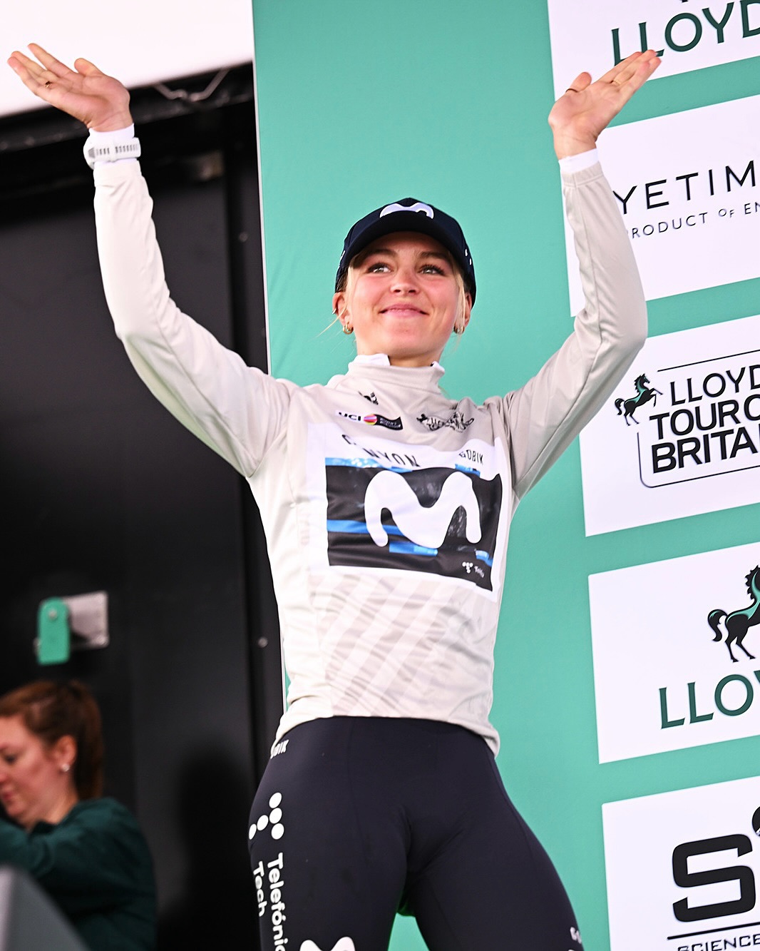 Cat Ferguson v Anglii v bílém