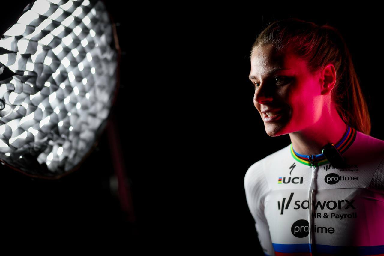 Lotte Kopecky to má trošku horší - váží o několik kilo víc než vrchařky