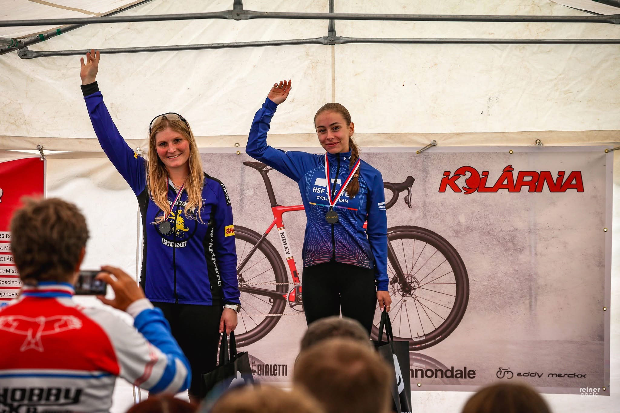 Druhá Lenka Jaklová s Šarlotou Staňovou