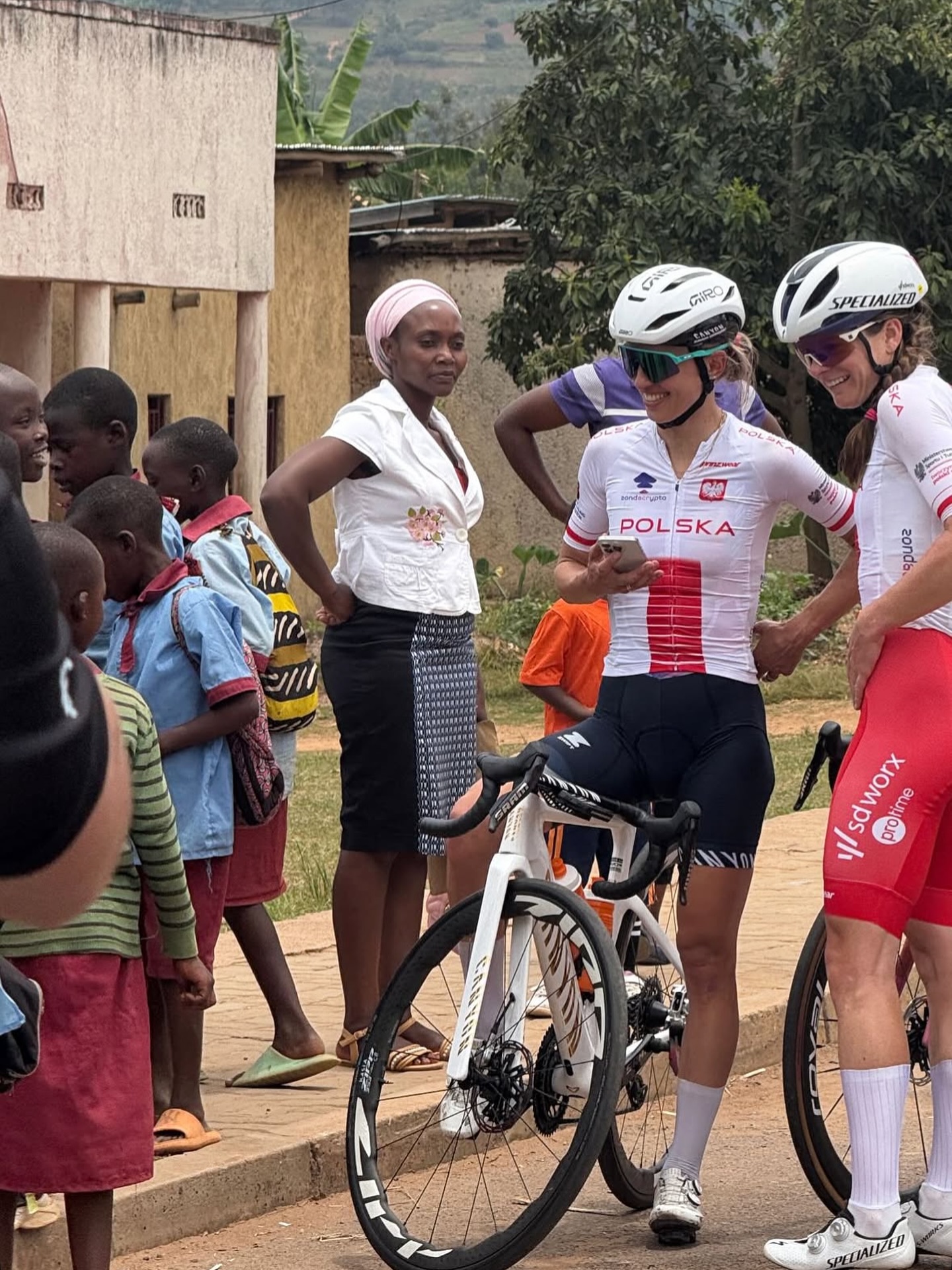 Kasia Niewiadoma a Marta Lach ve Rwandě