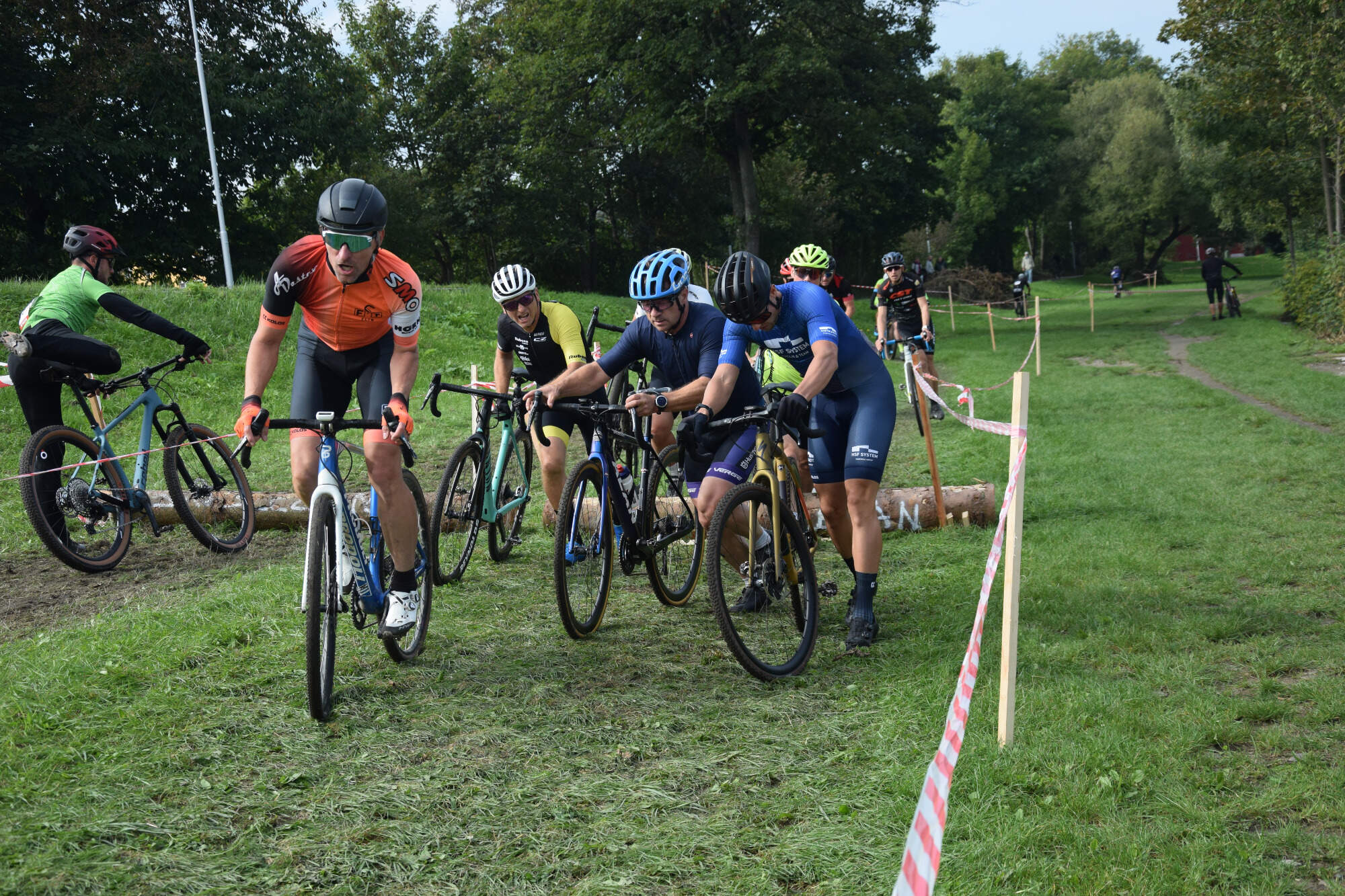 Vlastik se cpe dopředu