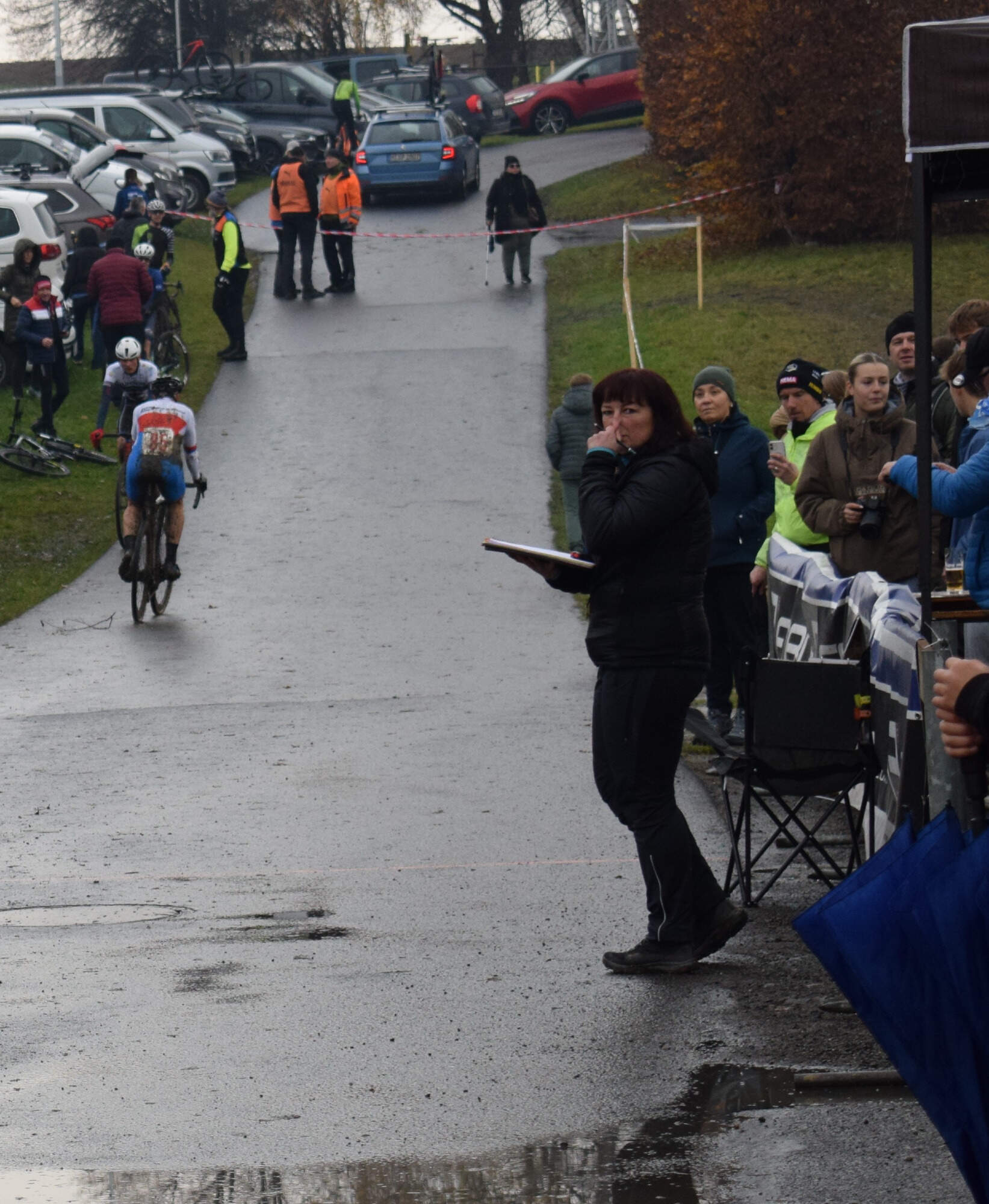 Rozhodčí Alena v černém