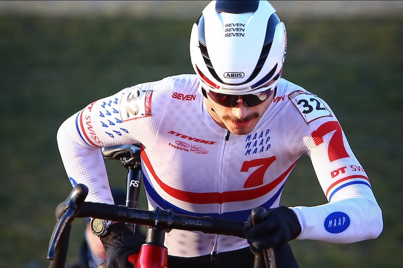 Spanilou jízdou se pochlubil Cameron Mason